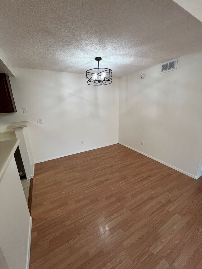 Photo - 3 Bed 2 Bath Updated Unit in Robinwood Unidad 201