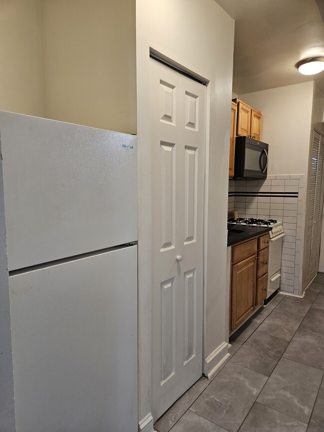 Photo - 1722 H St NE Unidad B