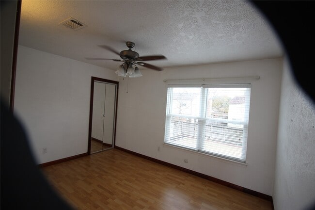 Building Photo - 458 Woodrail Dr