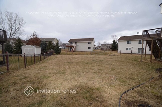 Photo - 2243 Belfast St W