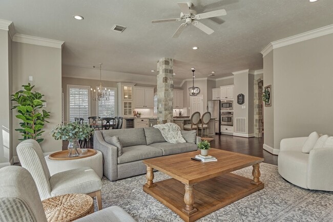 Building Photo - 87 W Honey Grove Pl