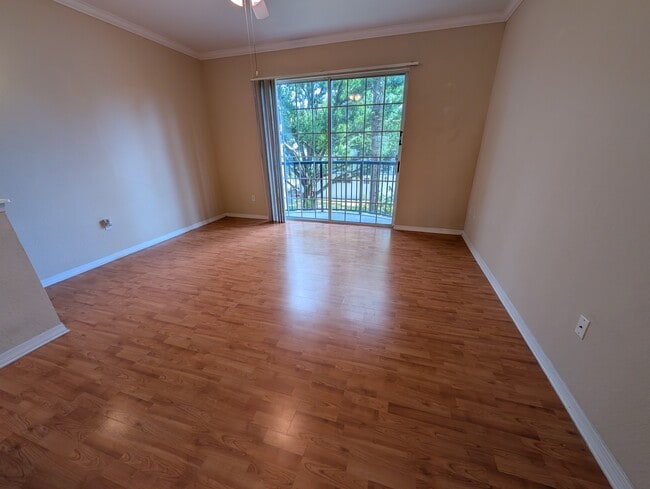 Salón con acceso al balcón - 5218 Hampton Beach Pl