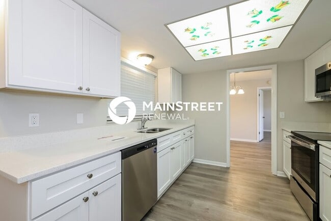 Photo - 3 Bedroom Pet-Friendly Home in Orlando, FL with Main Street Renewal