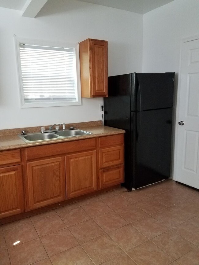 Photo - 4 bedroom 2 bath unit within minutes of Ol...