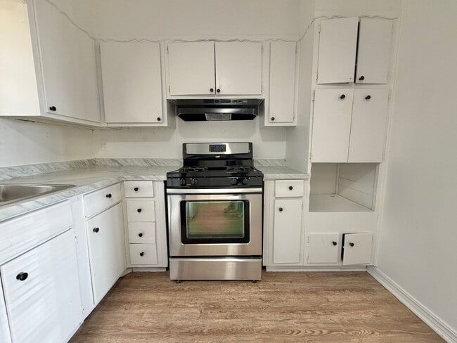 Photo - 3 bed Fresh inside!