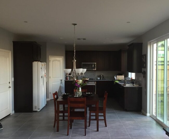 Photo - Amazing 3/3 + Office (Natomas)! Please see ad below for viewings!