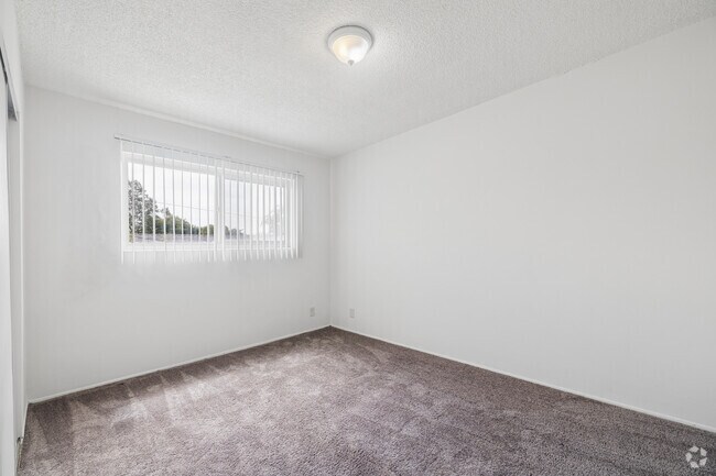 2BR, 1BA - 855SF - Bedroom