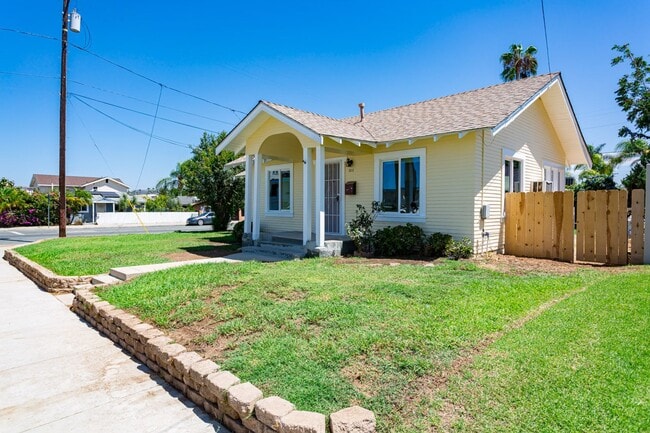 303 S Sunshine Ave
