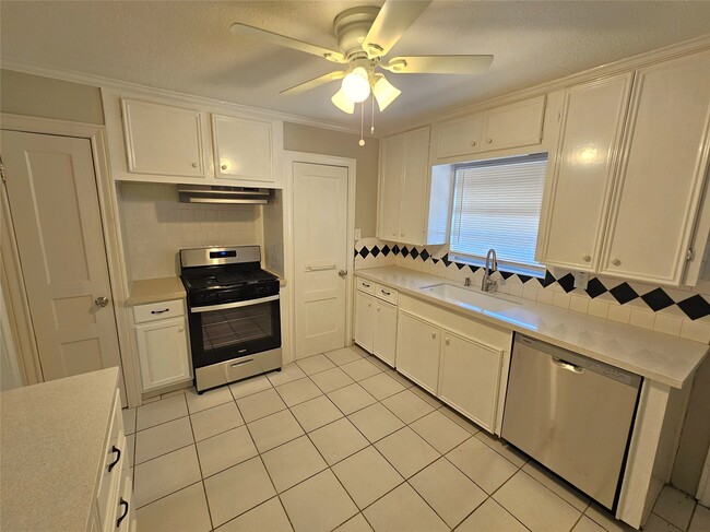 Photo - 6647 Sylvan Rd