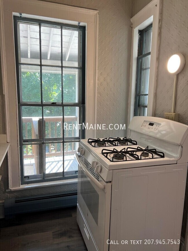 Building Photo - 12-16 Fifth St