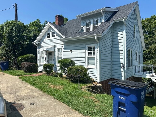 Building Photo - Three bedroom, three bath house in West End!