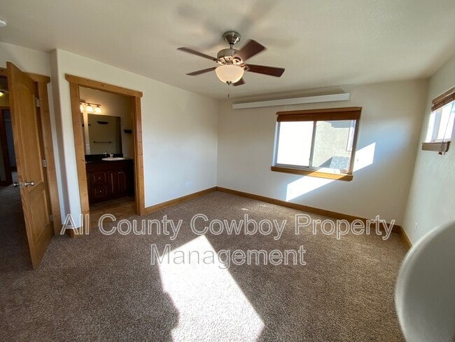 Photo - 4123 Moraine St