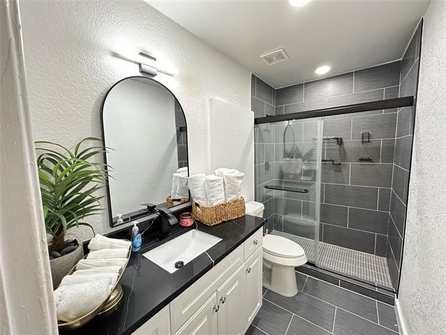 Photo - 807 W Broadus St