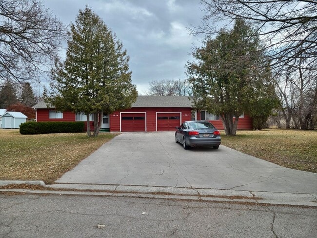 Photo - 2824/26 Shan Dr. Duplex Unit 2826 Shan Dr.