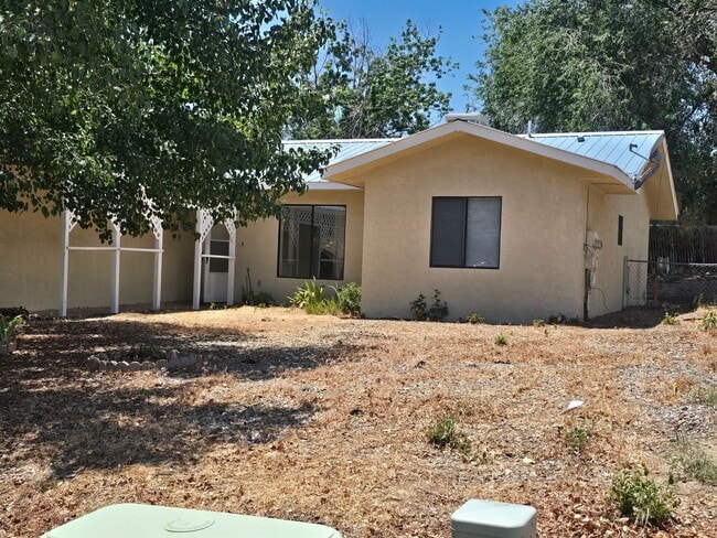 Building Photo - 3 Bedroom in Bloomfield