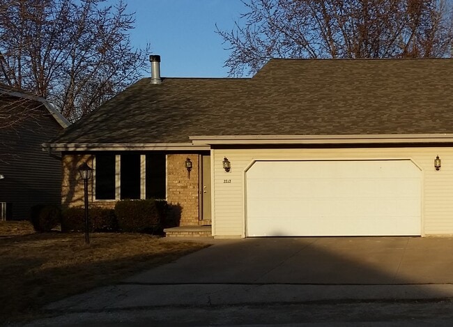 Photo - 2220-2 Skylark Dr