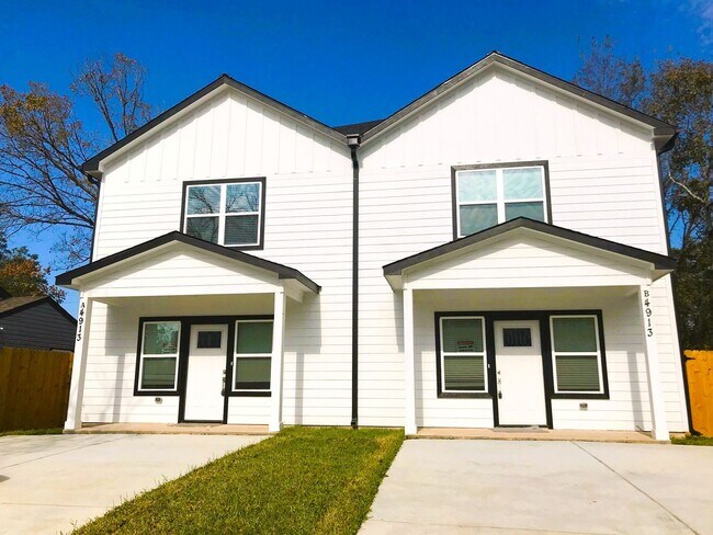 Building Photo - 4913 Southwind St Unit B