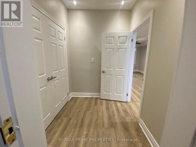 Photo - 2929 Bur Oak Ave