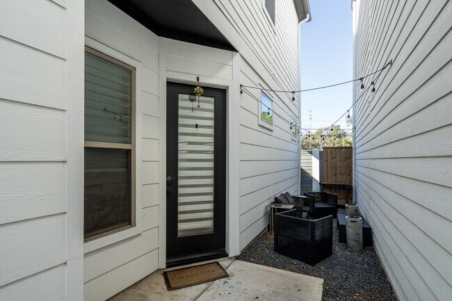 Photo - 5355 Creekmont Oaks Ln