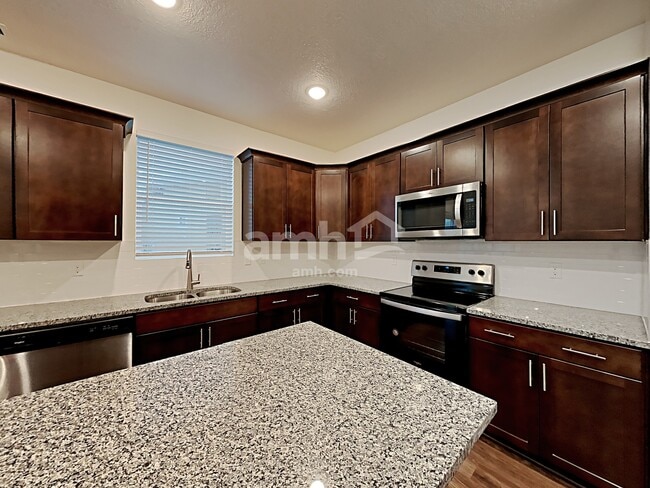 Photo - 1338 E White St