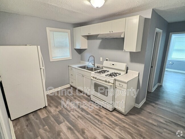 Building Photo - 3042 McAdoo Ave Rental