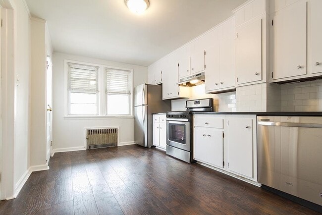 Photo - 96 W 21st St