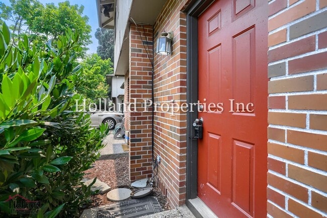 Photo - 1717/1719 Springbrook Way