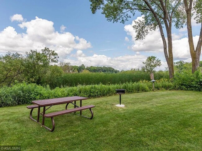 Photo - 1304 W Medicine Lake Dr Unidad 117B Rental