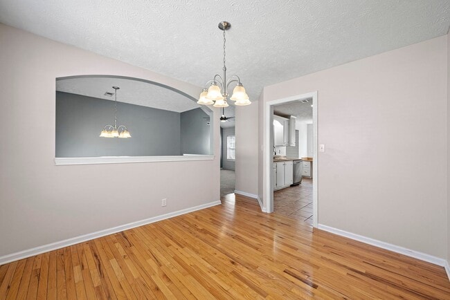 Photo - Pet Friendly Five Bedroom with Basement!