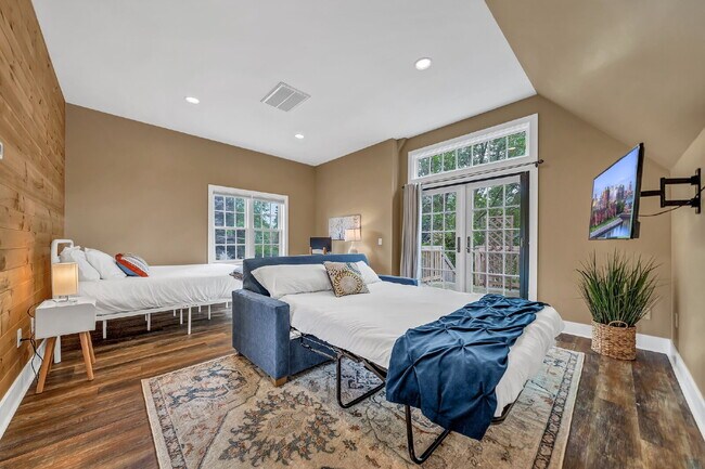 Furnished 1-Bedroom Upper Apartment on Main St