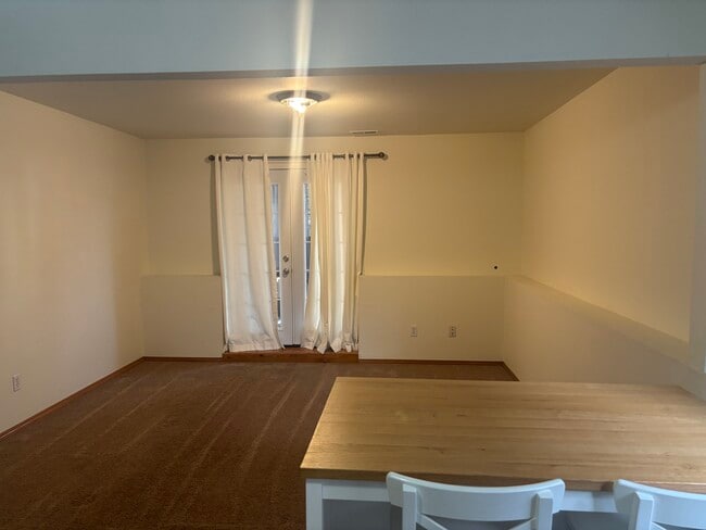 Photo - 511 Queen Ave NE