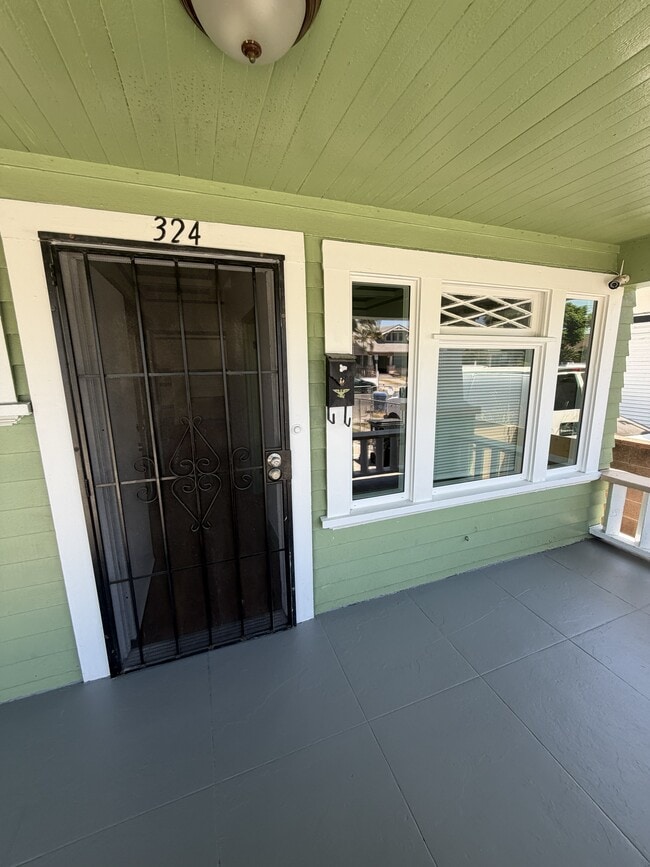 Photo - 324 W 55th St