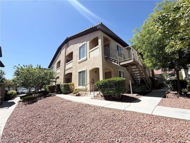 Building Photo - 3320 Cactus Shadow St Unit 203