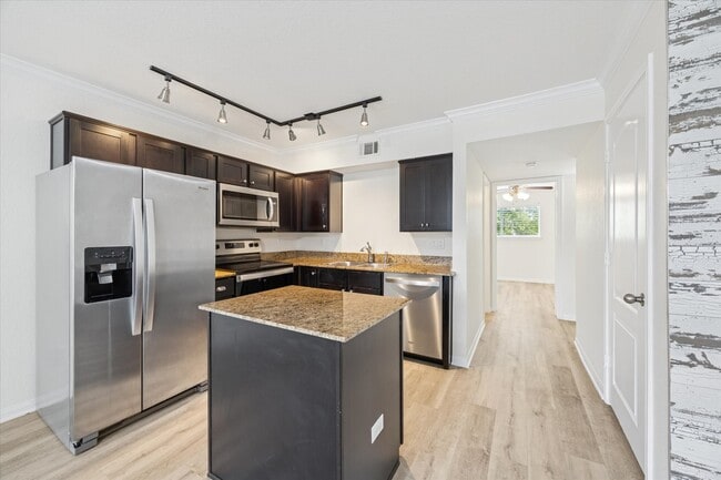 Photo - 300 Pecore St