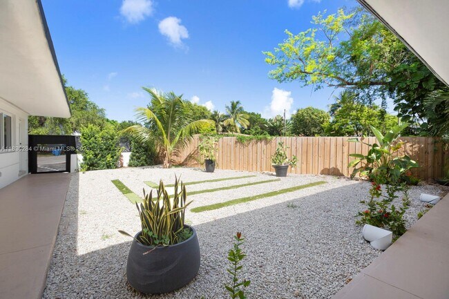 Photo - 7800 NE 10th Ct Unidad 1