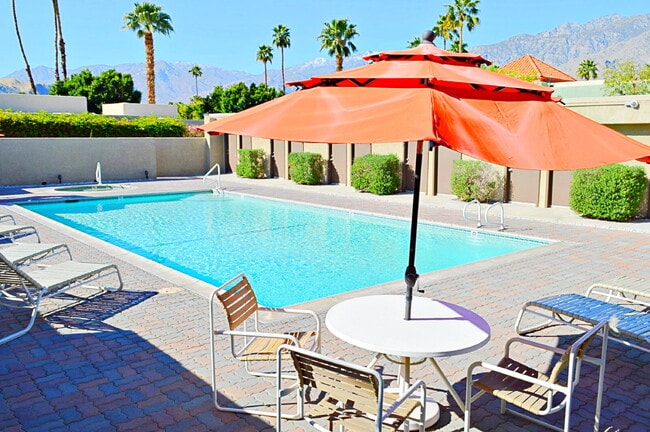 Photo - "Spacious 960 Sq Ft Studio Oasis in Vibrant Palm Springs!" Unidad 53