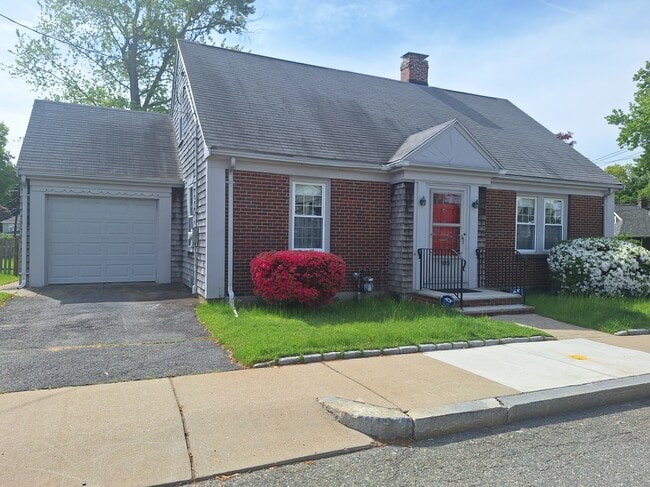 Photo - 105 Keith St