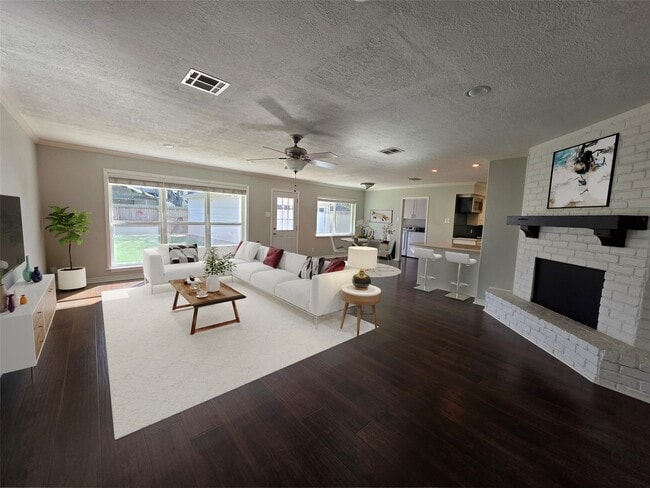 Building Photo - 11219 Valley Spring Dr