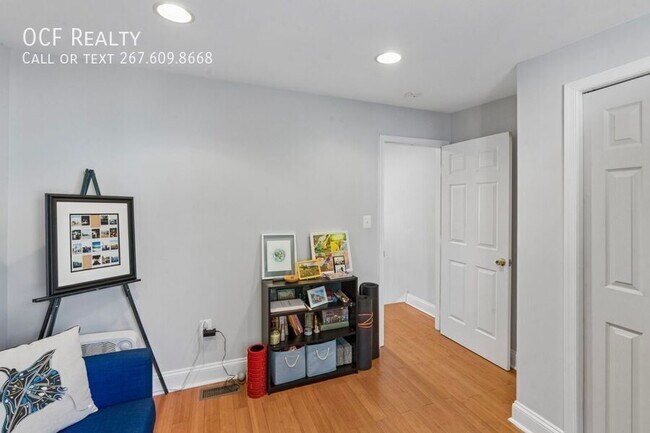 Photo - 2139 Montrose St