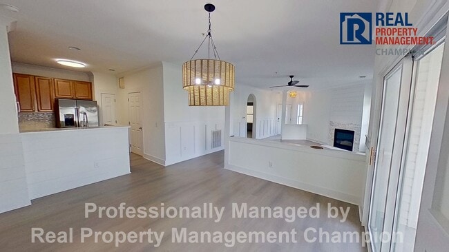 Photo - Beautifully Updated 2 BD/2 BA with Screened Porch & Modern Finishes Unidad 101