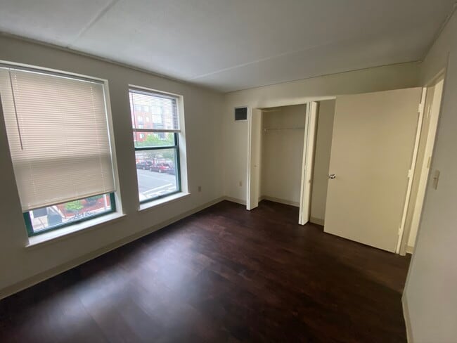 Photo - 106 Peterborough St