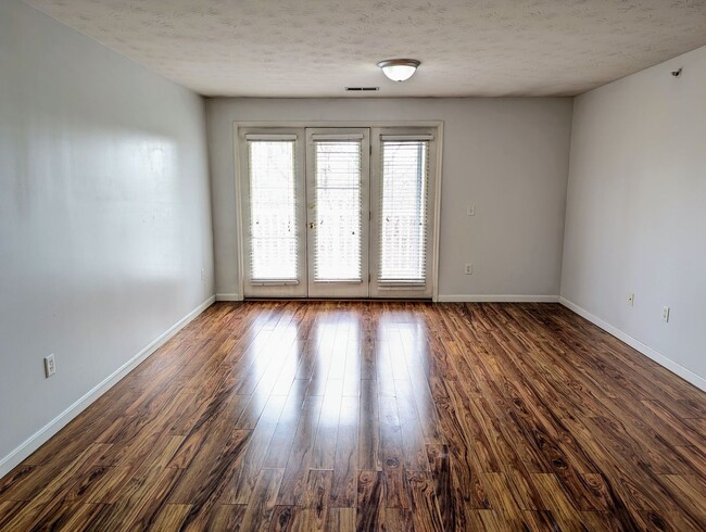 Photo - AVAILABLE NOW- Convenient 2 Bed/2 Full Bath Condo in Beavercreek! Unidad 206