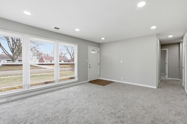 Photo - 125 Sheffield Dr