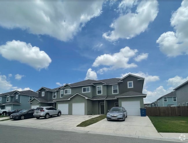Building Photo - Town home for rent
