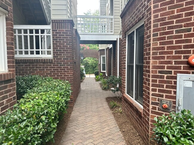 Photo - Adorable 2 Bedroom Condo!