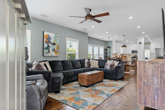 Photo - 607 S Alamo St