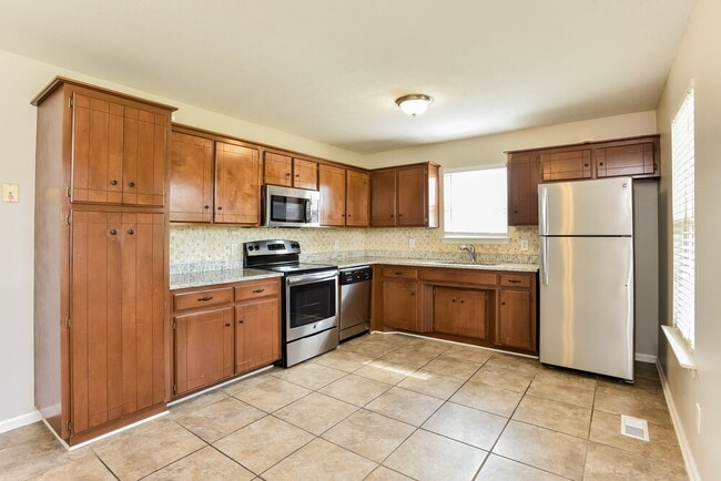 Photo - 209 Pin Oak Ct