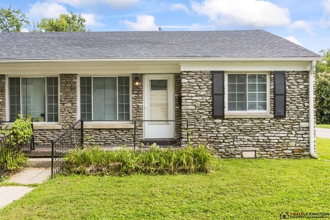 Building Photo - 541 Sheridan Dr
