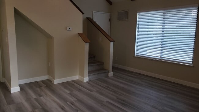 Photo - 1465 E Peckham Ln