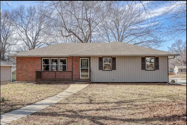 Building Photo - 3bed/2Bath Photos coming Soon!